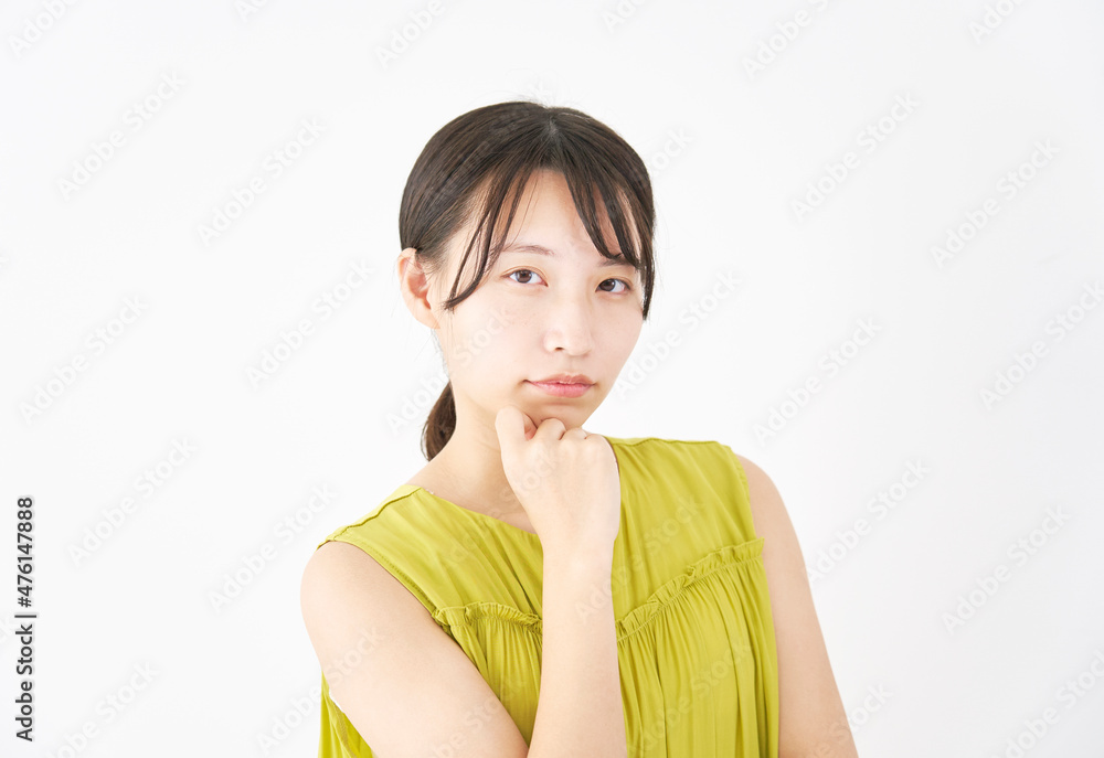 女性 考える 白背景 女性 考える 白背景
