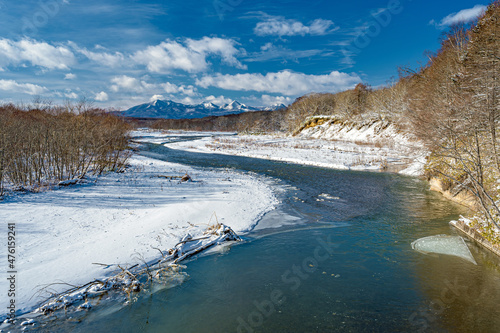 北海道・標津町 冬の山と忠類川の風景 © w.aoki