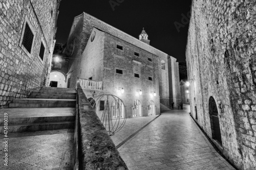 Black and white photo of street in Dubrovnik, Croatia