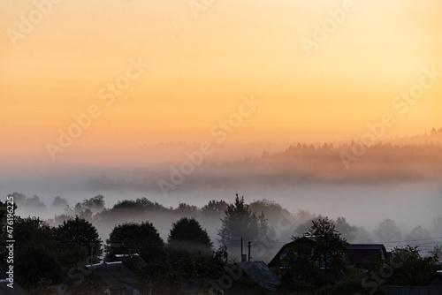 Tableau sur toile nice sunset with misty fog