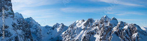 Obraz na plátně stunning view from Alpspix platform wintry peaks, mountain landscape near Garmis