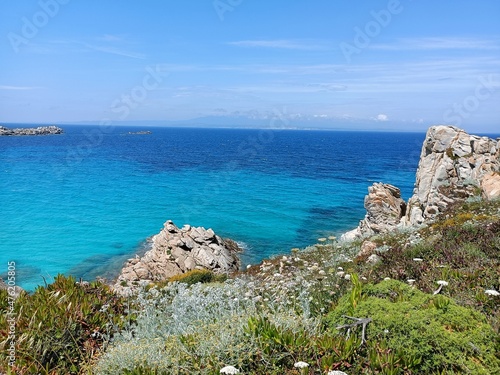 Suggestivo orizzonte marino e paesaggio naturale presso Capo Coda cavallo Sardegna Italia © Ropapix