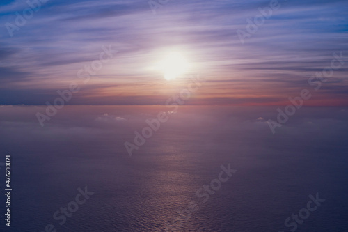 夕方の海と空