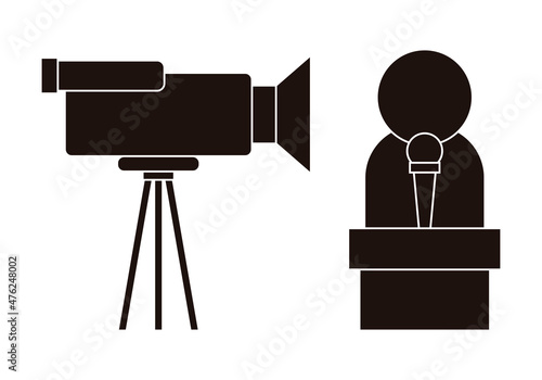 Icono negro de cámara de vídeo grabando a una persona. 
