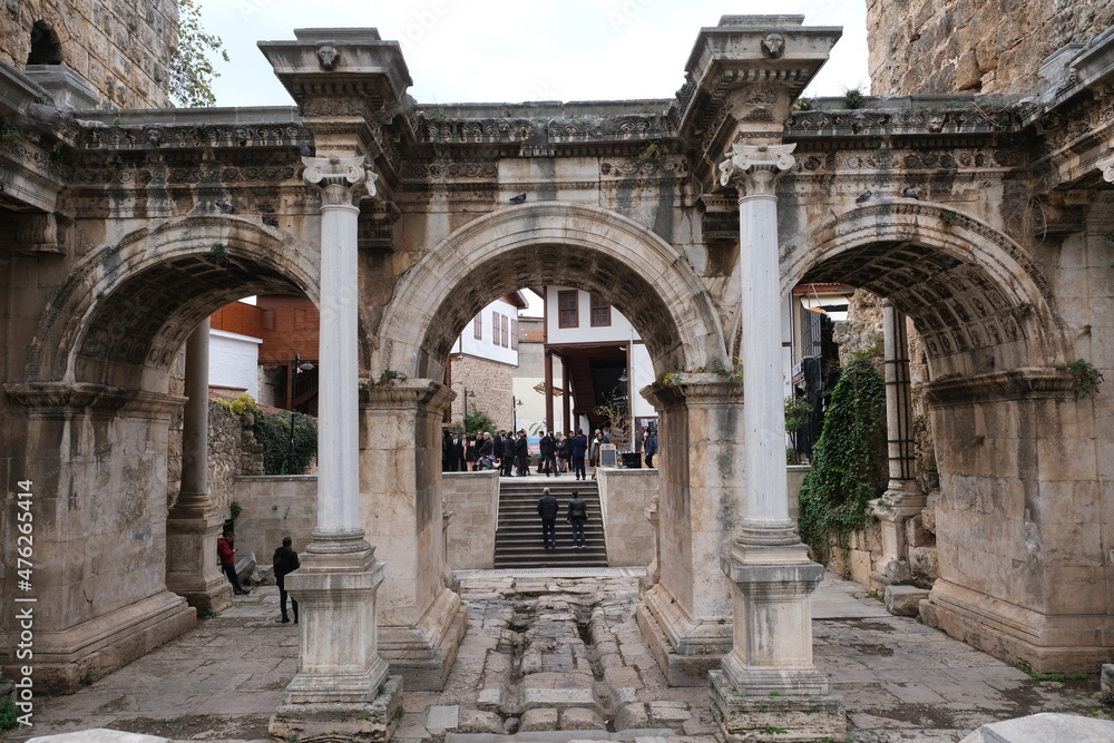 antalya üç kapılar tarihi mekan 