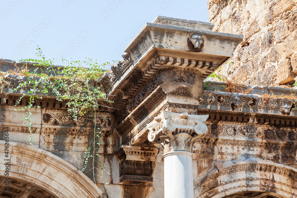 Obraz premium Roof of the famous tourist and archaeological site of Antalya is The Emperor Hadrian's gate in the old city. Travel destinations and vacation in Turkey