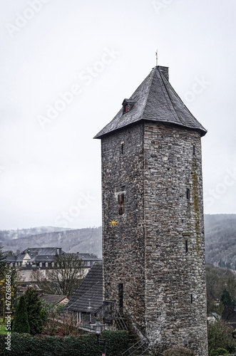 Historischer Turm in der Altstadt von Arnsberg im Sauerland