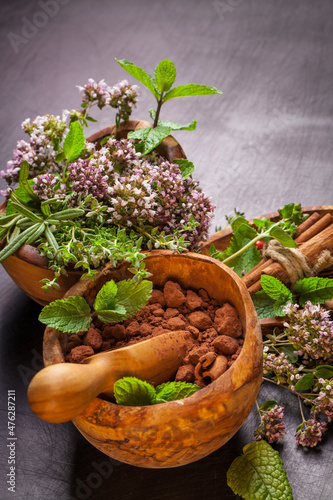 Fototapeta Naklejka Na Ścianę i Meble -  Fresh herb oregano flowers in a wooden bowl