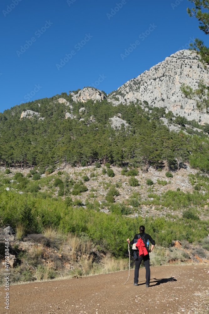 Obraz premium hiking in the cliff and hillside