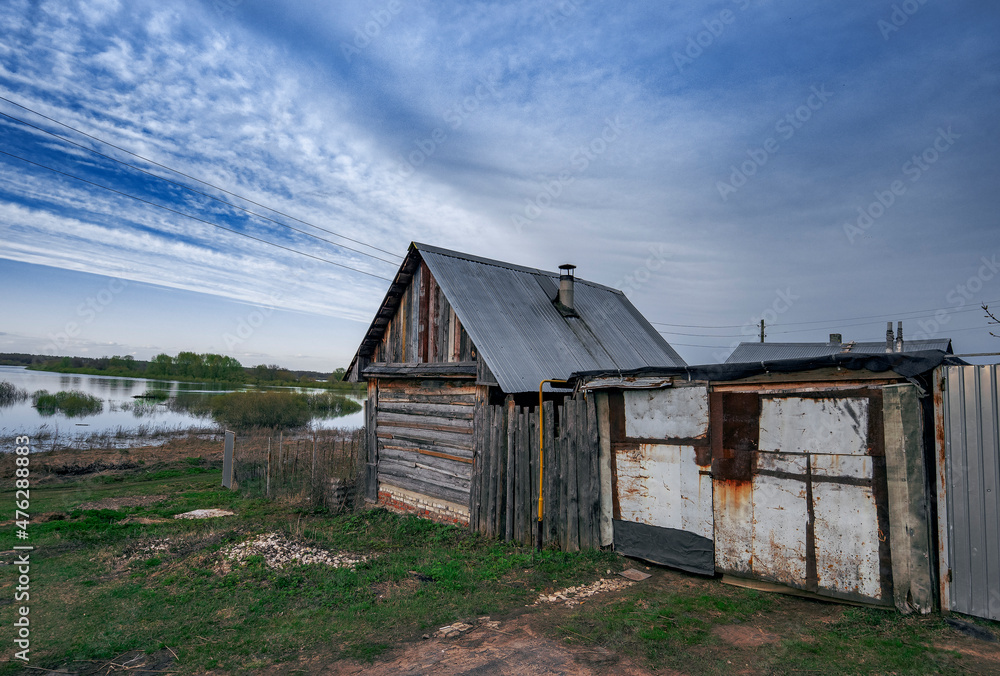 Houses and dwellings of the provinces of Russia. It's not hard to understand. that residents of small settlements have a hard time surviving in the harsh Russian conditions Houses and dwellings of the provinces of Russia. It's not hard to understand. that residents of small settlements have a hard time surviving in the harsh Russian conditions