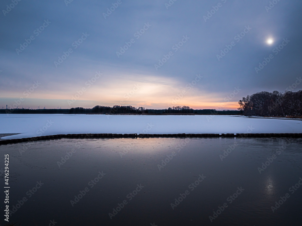Fototapeta premium Teichlandschaft bei Peitz im Winter 