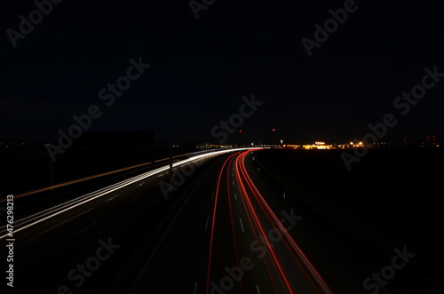 Autobahn bei Nacht Langzeitbelichtung