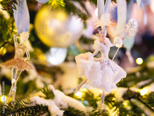 Bild auf Leinwand Christmas tree with Snow Queen