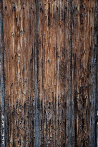 vieille porte en bois avec des clous en fer pouvant servir de fond de page  de texture ou d arri  re-plan 