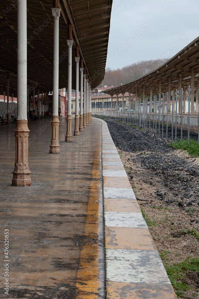 Obraz premium Empty train station in fall winter season. Vertical photo.