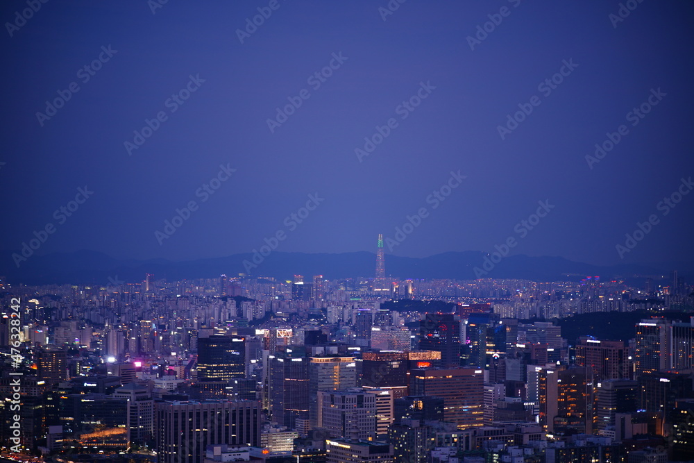 Obraz premium 인왕산 서울 도심 야경, Inwang mountain, Night view of Seoul, Republic of Korea