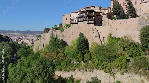 Las famosas casas colgantes de la ciudad de Cuenca, España photo