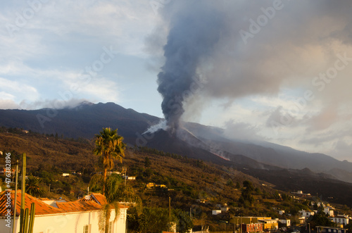 Bild auf Leinwand Volcanic eruption and town of Tajuya