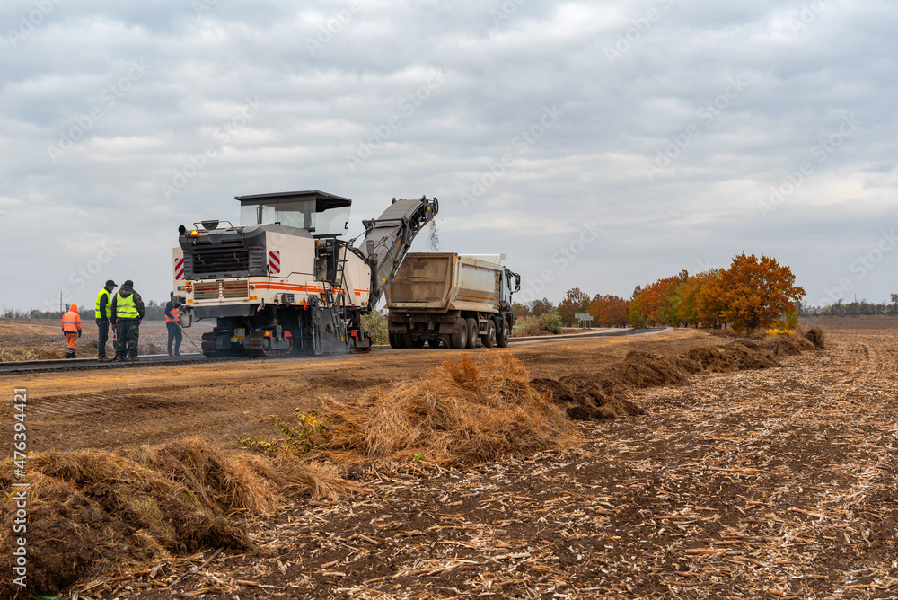 Fototapeta premium Milling a layer of old asphalt to replace it with a new one