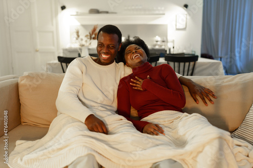 Happy black american couple laughing and having fun while relaxing together on s Fototapet