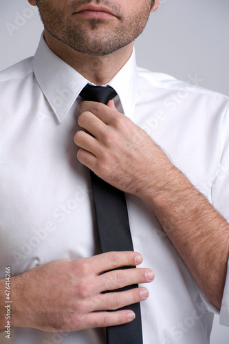 Businessmann mit Hemd und Krawatte