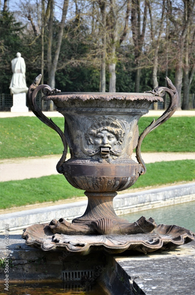 Obraz premium Beautiful Antique Bronze Vases in Gardens of Versailles palace, Paris
