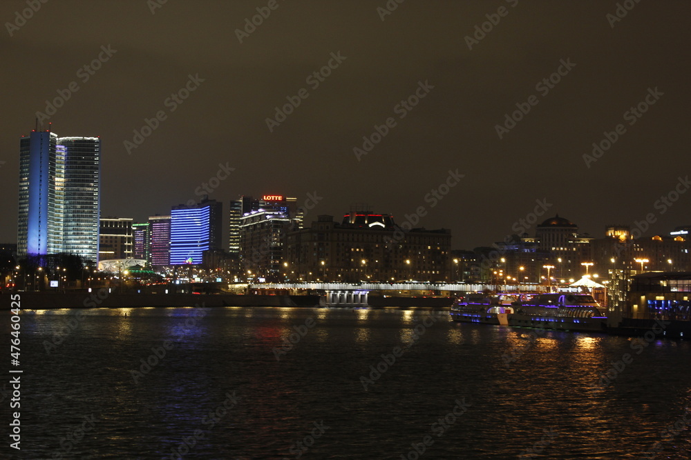 Krasnopresnenskaya embankment, view of the Novoarbatsky bridge. Moscow, Russia Krasnopresnenskaya embankment, view of the Novoarbatsky bridge. Moscow, Russia