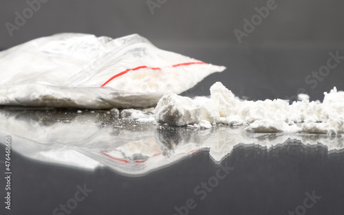 Fotografia synthetic white crystal drugs, white powder cocaine amphetamine