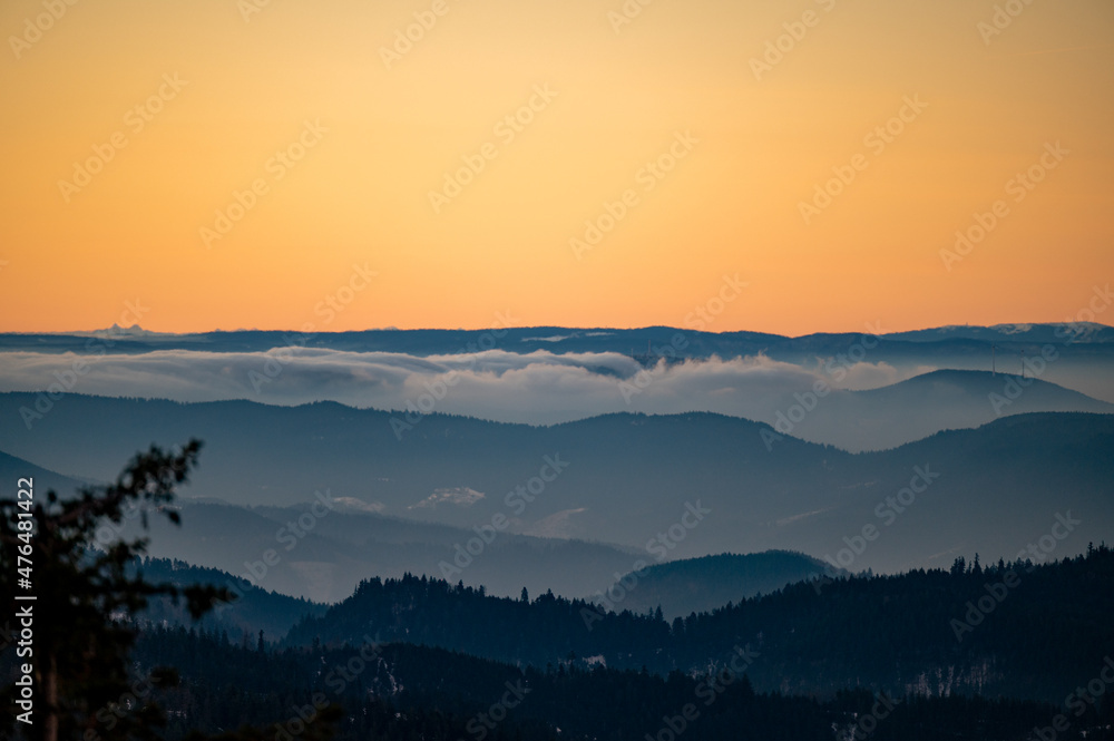 Schwarzwald Sonnenaufgang Winter Wolken im Tal