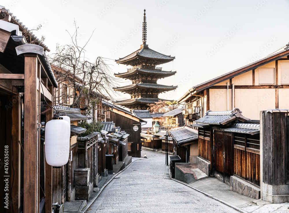 Fototapeta premium 京都祇園 五重塔 five-storied pagoda