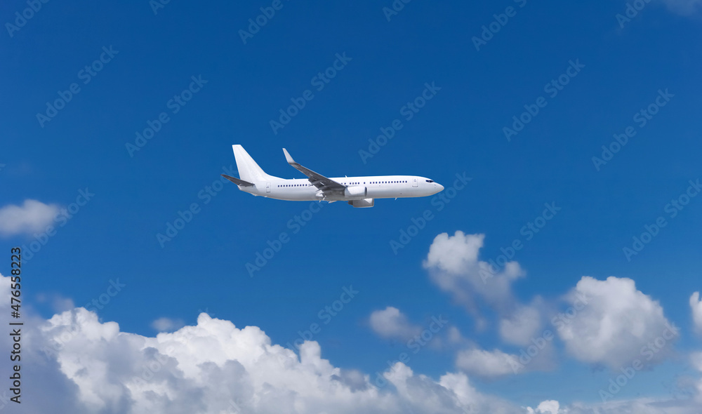 Naklejka premium White airplane flying on the blue sky.