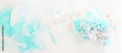 Tela Creative image of pastel blue and pink Hydrangea flowers on artistic ink background