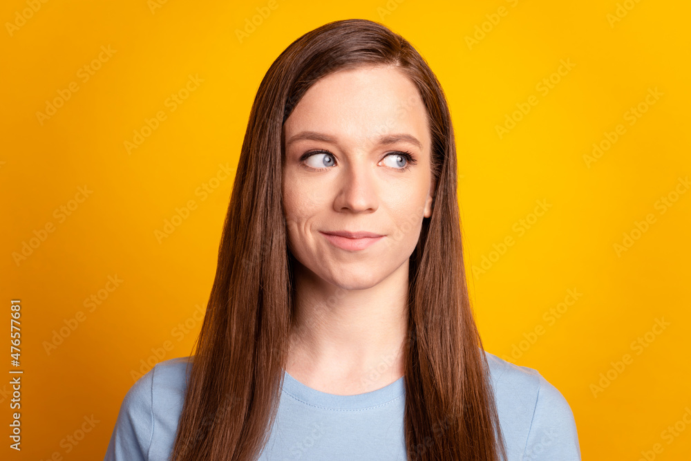 Photo of young lovely woman wondered look empty space smart thoughtful isolated over yellow color background Photo of young lovely woman wondered look empty space smart thoughtful isolated over yellow color background