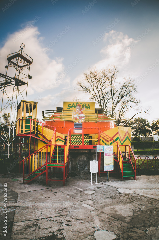Fototapeta premium Parque de diversiones olvidadas