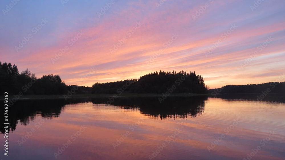 Obraz premium sunset over the lake