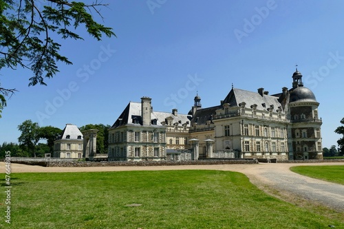 Bild auf Leinwand Le château de Serrant vu depuis le parc