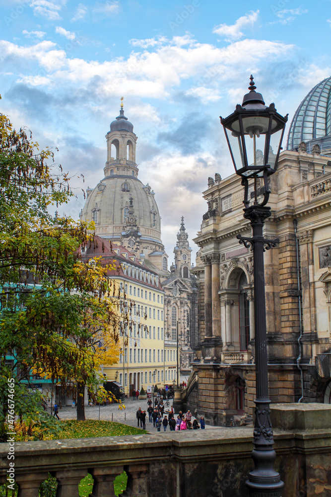 Obraz premium The center of Dresden with the cupola of the iconic Frauenkirche