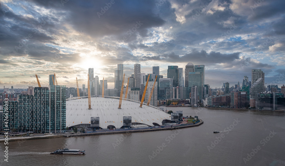 View from the river Thames over Millennium dome or O2 Arena in London, UK.  - obrazy, fototapety, plakaty 