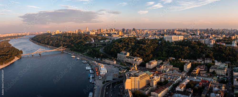 Obraz premium Beautiful sunset over Kyiv city from above. Magical city center view.
