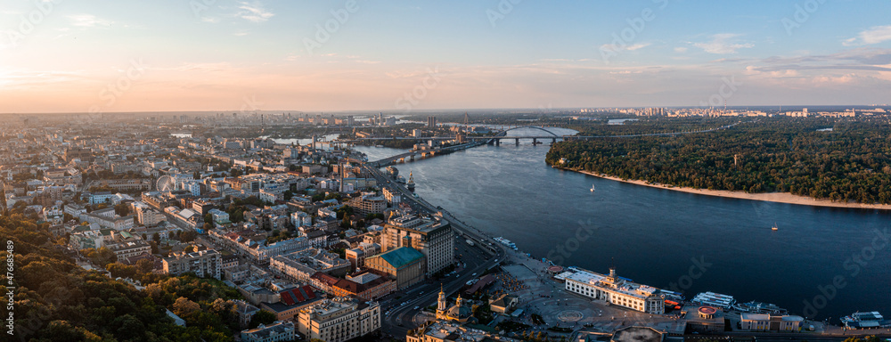 Obraz premium Beautiful sunset over Kyiv city from above. Magical city center view.