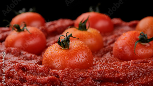 Fresh Small tomatoes and vegetarian tomato sauce © Евгений Логвиненко