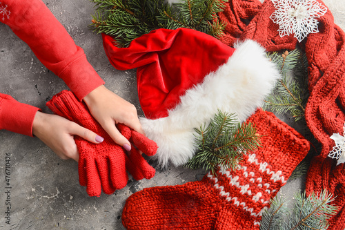 Woman's hands holding red k...