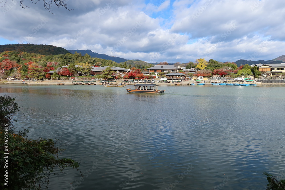Excursion boats and Hozu-gawa River and autumnal leaves at Arashiyama in Kyoto City in Japan 日本の京都市嵐山の遊覧舟と保津川と紅葉