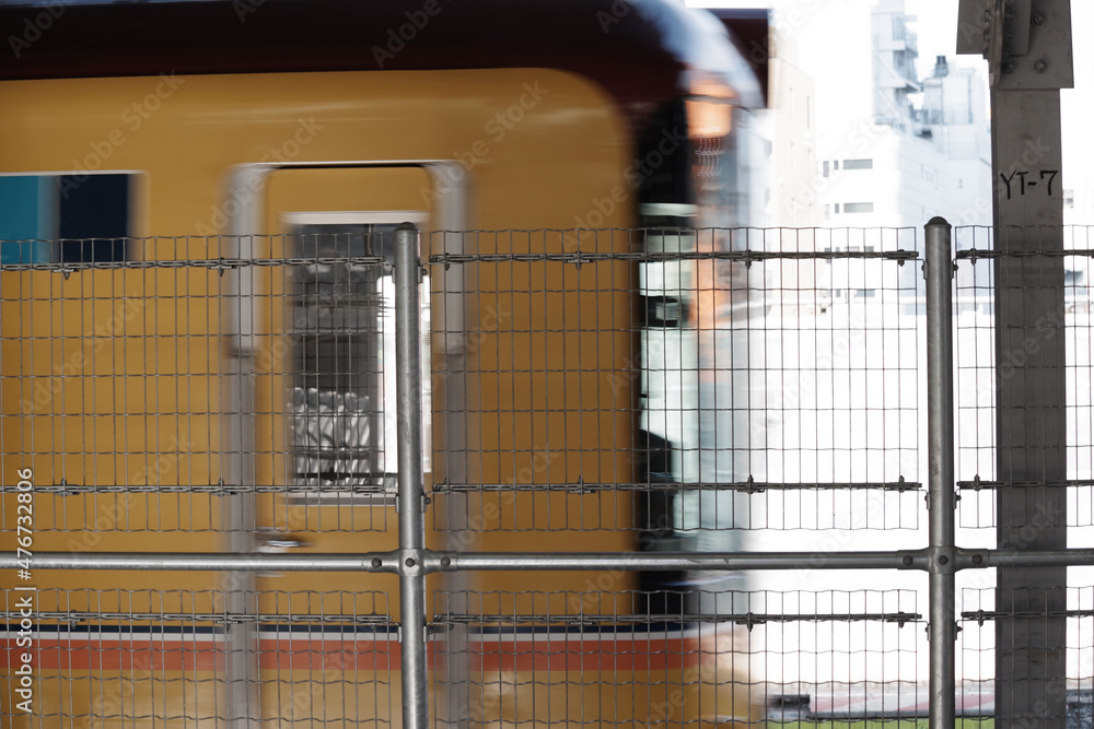 電車が走り去っていく 電車が走り去っていく