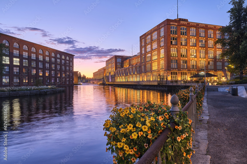 Wall Mural Tampere Tammerkoski rapids and old industrial buildings at blue hour