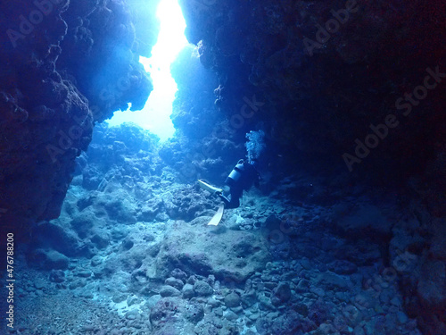 石垣島・美ら海海底の洞窟