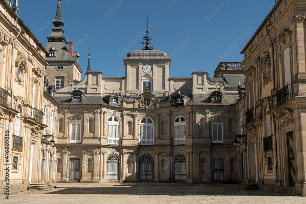 Edificio antiguo estilo barroco, La Granja, España