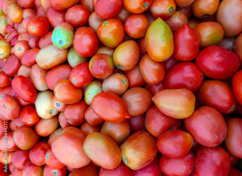 fresh raw tomatos in bulk   organic tomatos for sale in market  