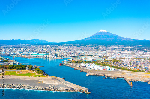 田子ノ浦港と富士山（静岡県富士市）