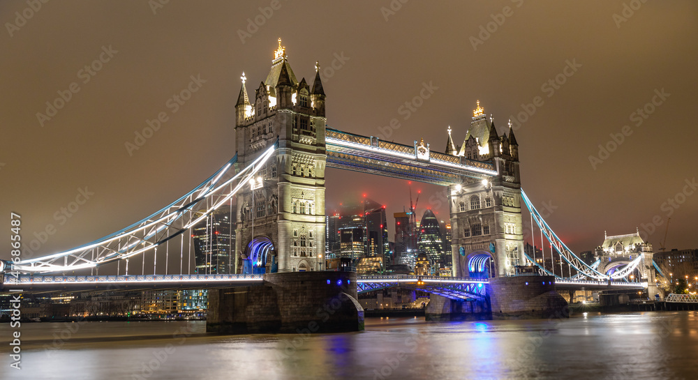 Obraz premium tower bridge at night